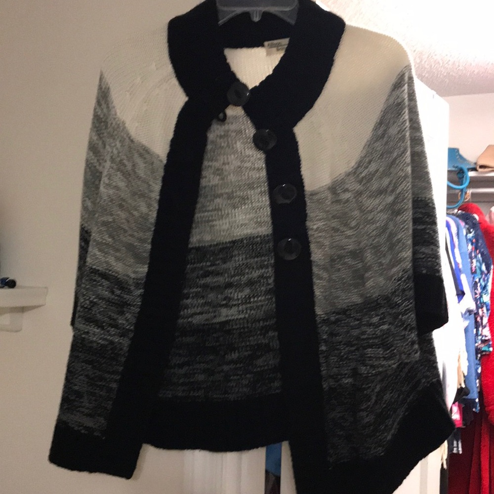 🚨 FINAL SALE 🚨 Super cute sweater cardigan - GENTLY USED!